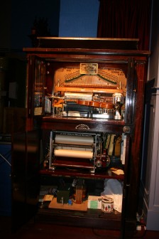 Picture of a collection of unusual devices from the St Albans museum. Picture of a collection of unusual devices from the St Albans museum.
