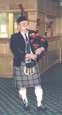 Picture of a scottish piper Picture of a scottish piper