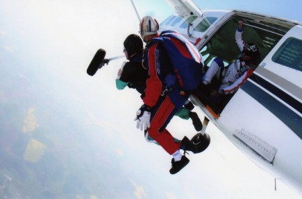 Ian jumps from the plane Ian jumps from the plane